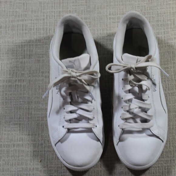 Puma Size 9 White on White Athletic Sneakers - EUC - Picture 2 of 6
